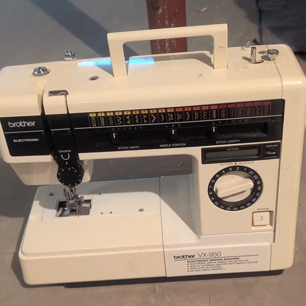 Vintage Like NEW Brother VX-950 Portable Embroidery & Sewing Machine - Picture 12 of 13